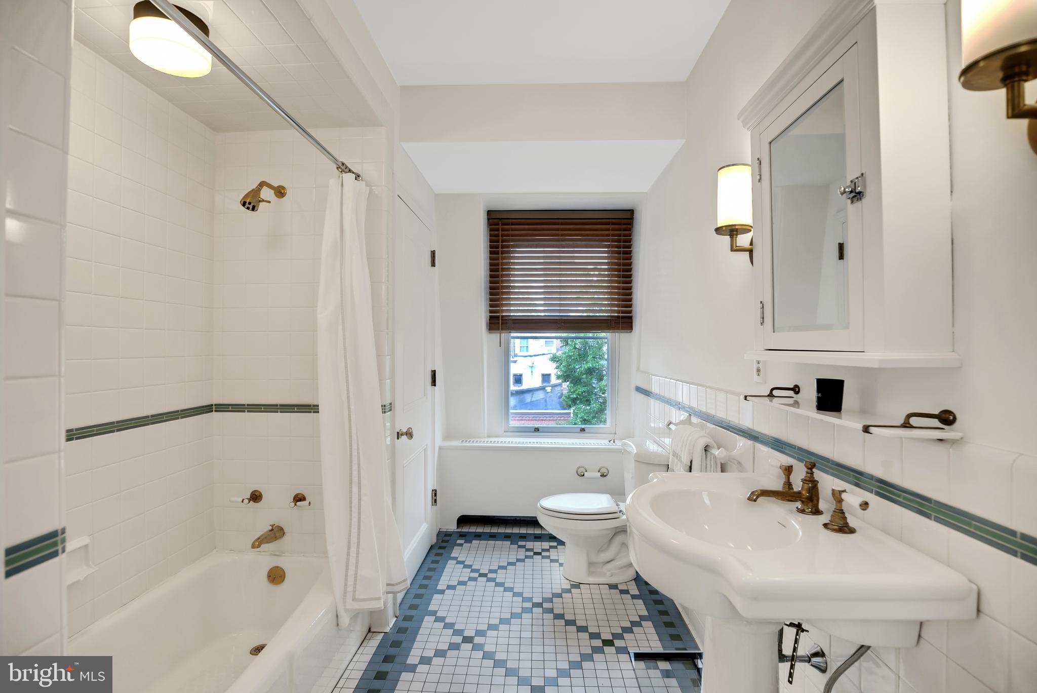 2017 Delancey Place Philadelphia, PA 19103 - Photo 30 of 38 Bathroom