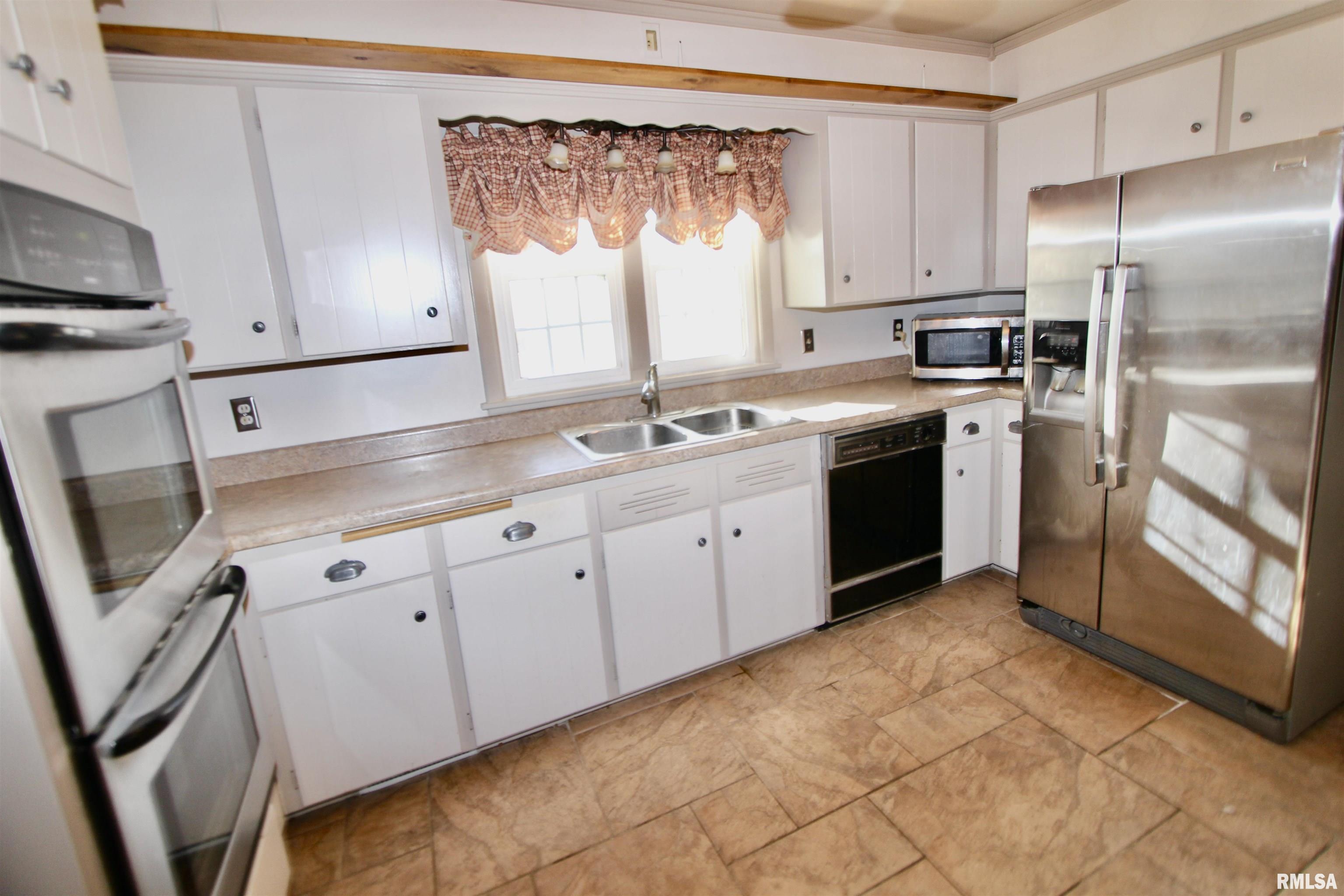 5928 North Roxbury Lane Peoria, IL 61614 - Photo 17 of 86