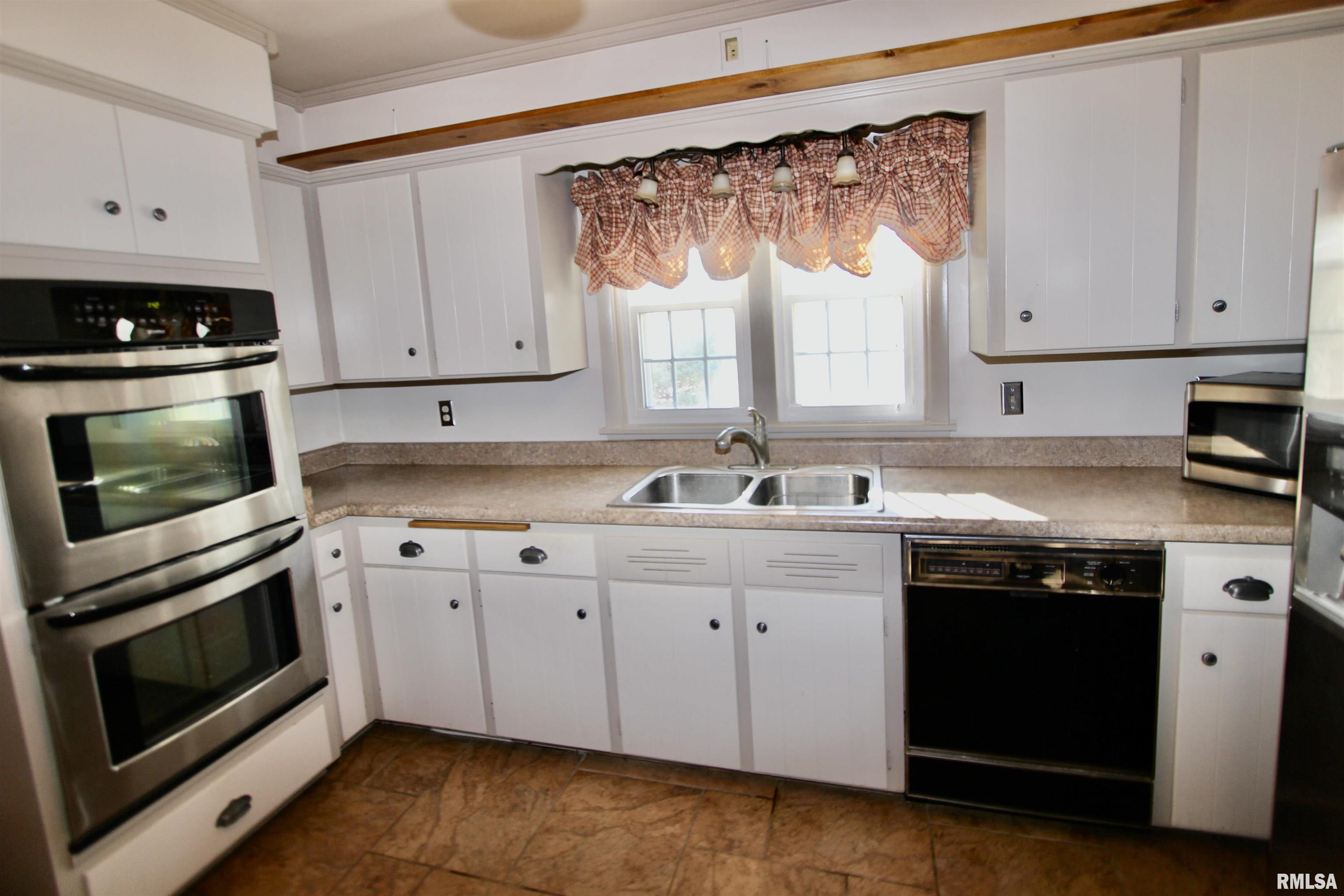 5928 North Roxbury Lane Peoria, IL 61614 - Photo 17 of 76