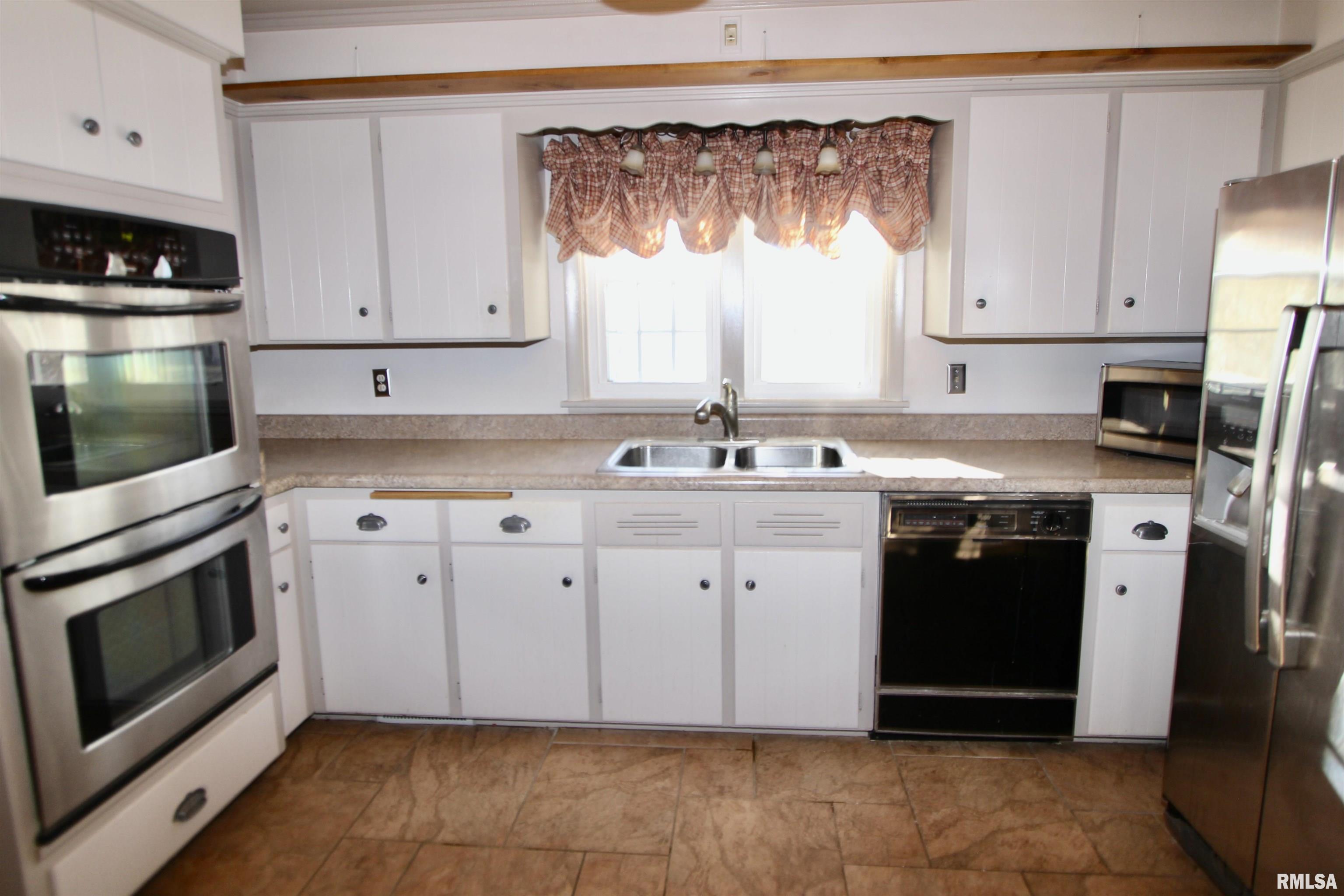 5928 North Roxbury Lane Peoria, IL 61614 - Photo 19 of 86