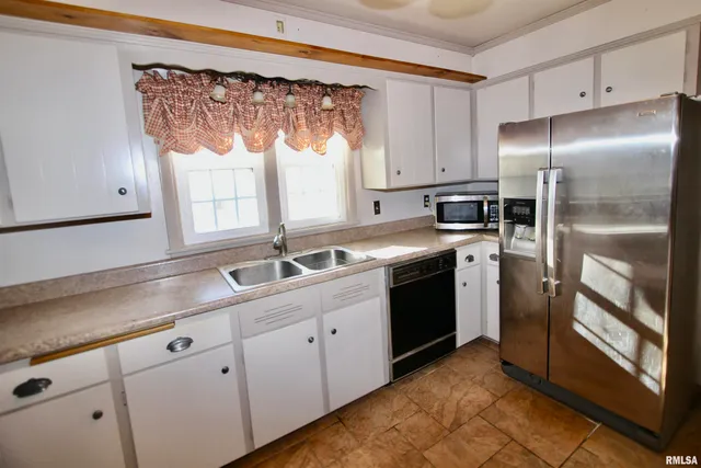 $230,000 | 5928 North Roxbury Lane, Peoria, IL 61614