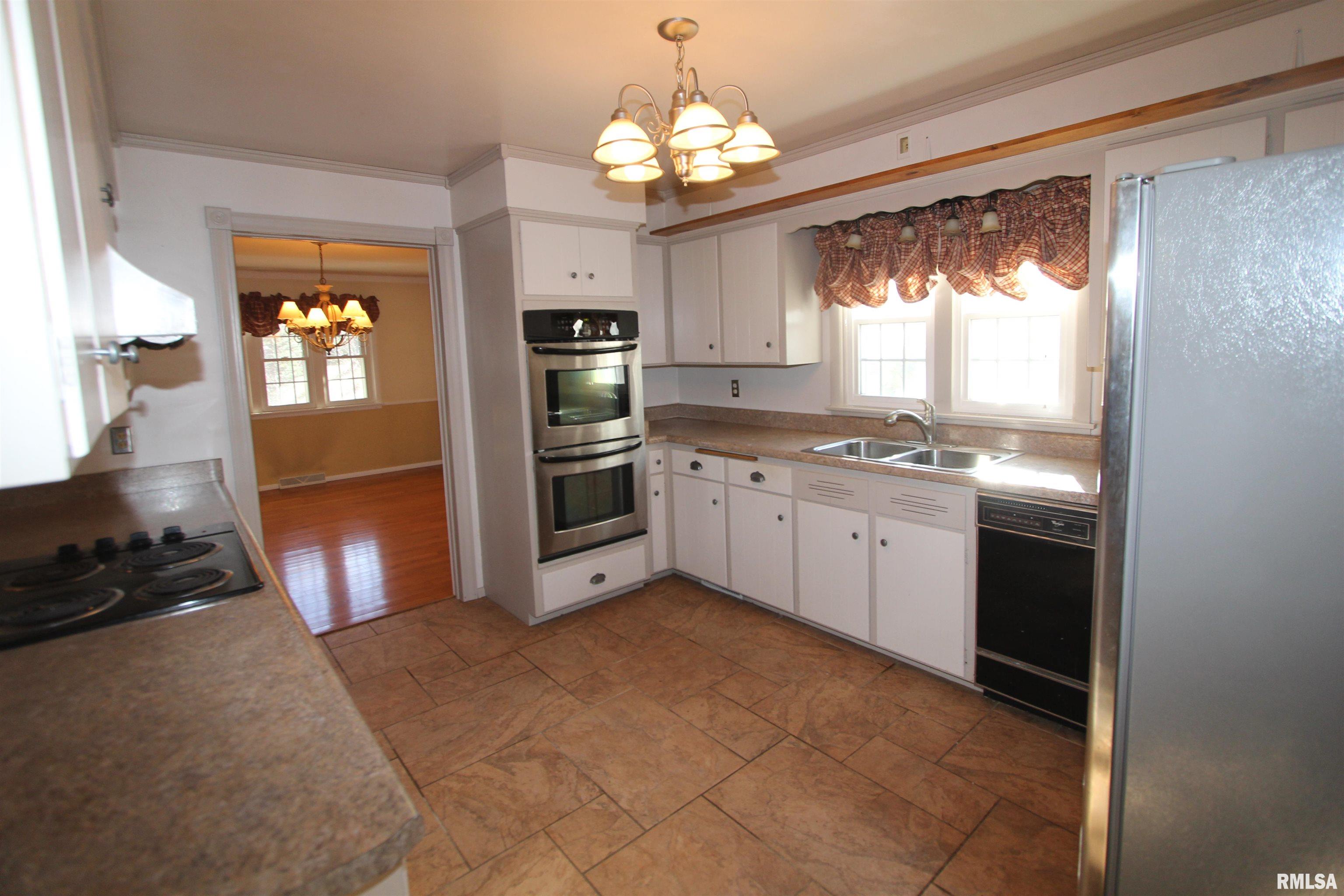 5928 North Roxbury Lane Peoria, IL 61614 - Photo 20 of 76