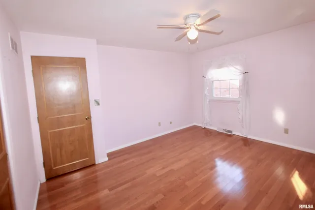 $230,000 | 5928 North Roxbury Lane, Peoria, IL 61614