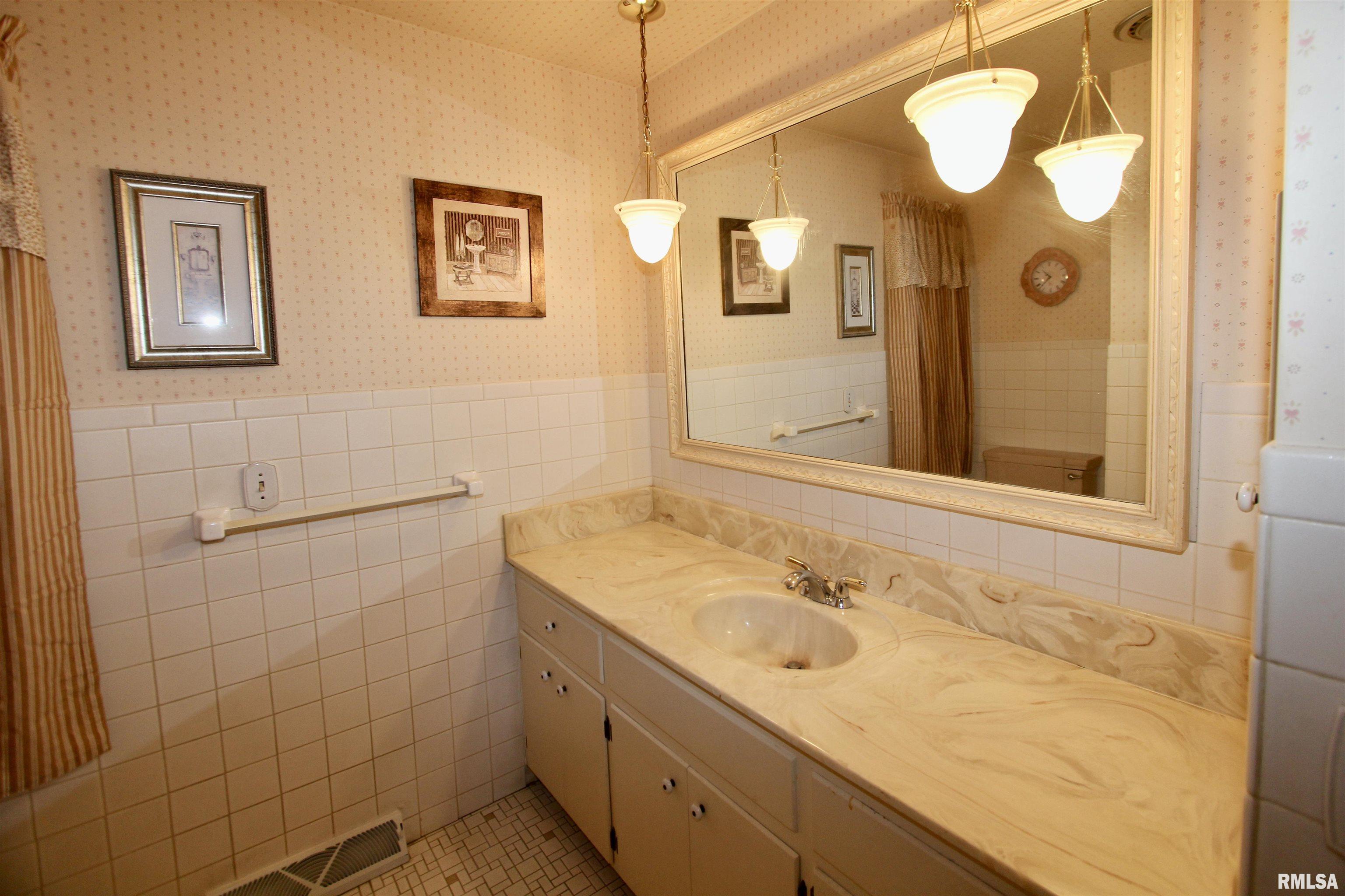 5928 North Roxbury Lane Peoria, IL 61614 - Photo 35 of 86