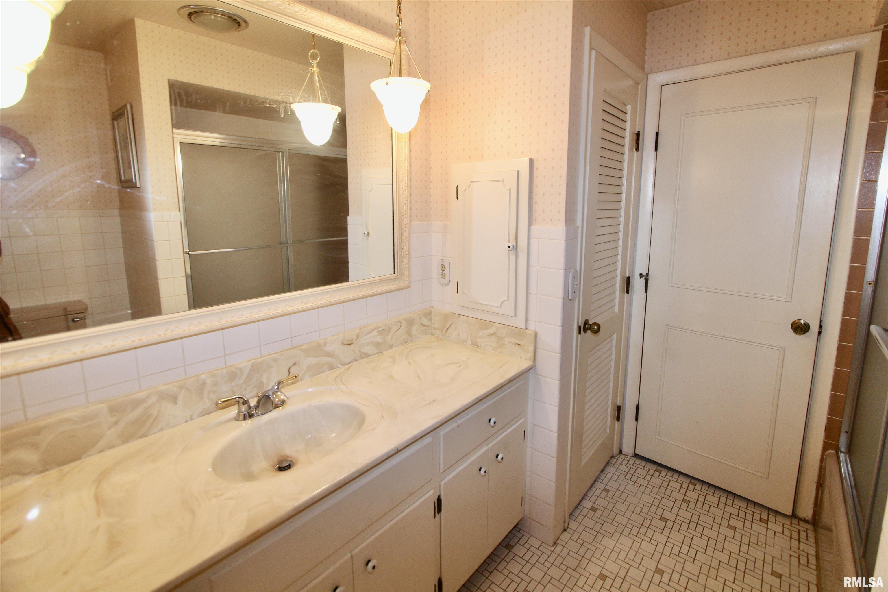 5928 North Roxbury Lane Peoria, IL 61614 - Photo 37 of 86