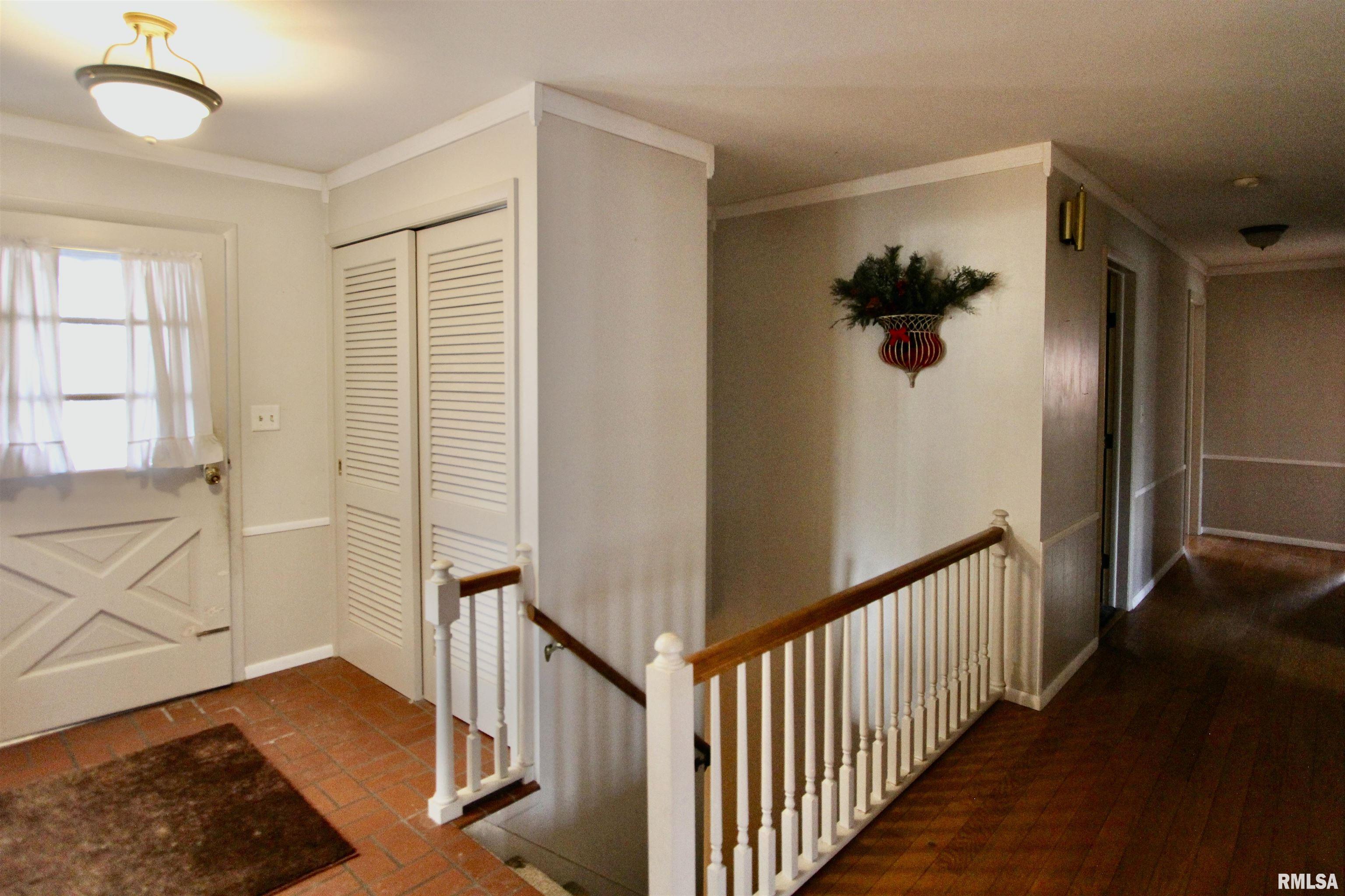 5928 North Roxbury Lane Peoria, IL 61614 - Photo 4 of 76