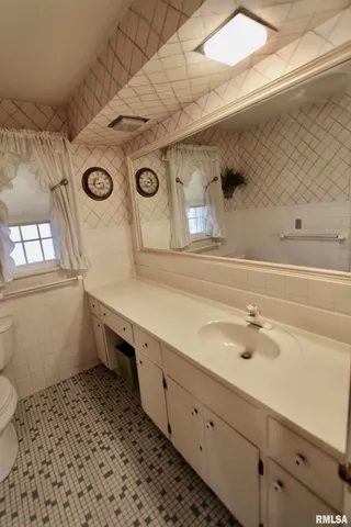 $230,000 | 5928 North Roxbury Lane, Peoria, IL 61614