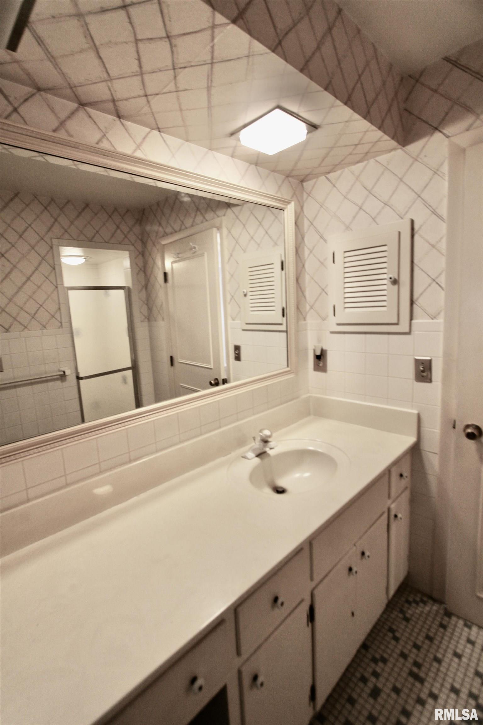 5928 North Roxbury Lane Peoria, IL 61614 - Photo 43 of 76