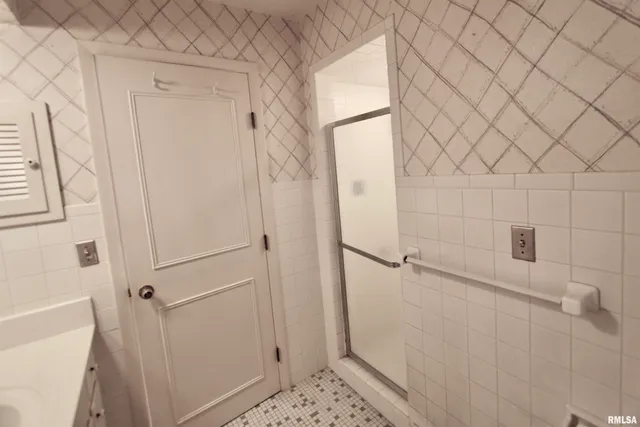 $230,000 | 5928 North Roxbury Lane, Peoria, IL 61614