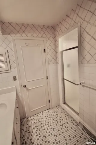 $230,000 | 5928 North Roxbury Lane, Peoria, IL 61614