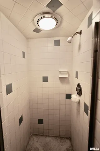 $230,000 | 5928 North Roxbury Lane, Peoria, IL 61614