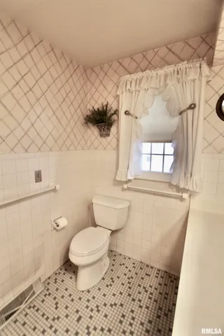 $230,000 | 5928 North Roxbury Lane, Peoria, IL 61614