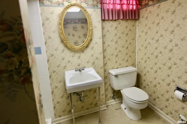 $230,000 | 5928 North Roxbury Lane, Peoria, IL 61614