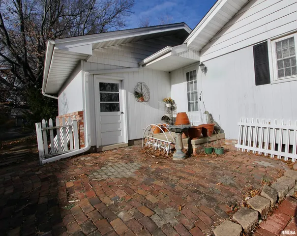 $230,000 | 5928 North Roxbury Lane, Peoria, IL 61614