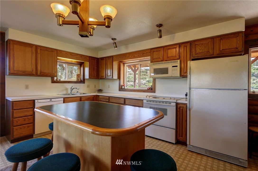 141 East Chewuch Road Winthrop, WA 98862 - Photo 7 of 39 Gallery Image 7