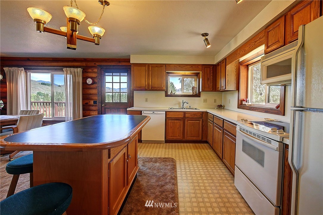 141 East Chewuch Road Winthrop, WA 98862 - Photo 8 of 39 Gallery Image 8