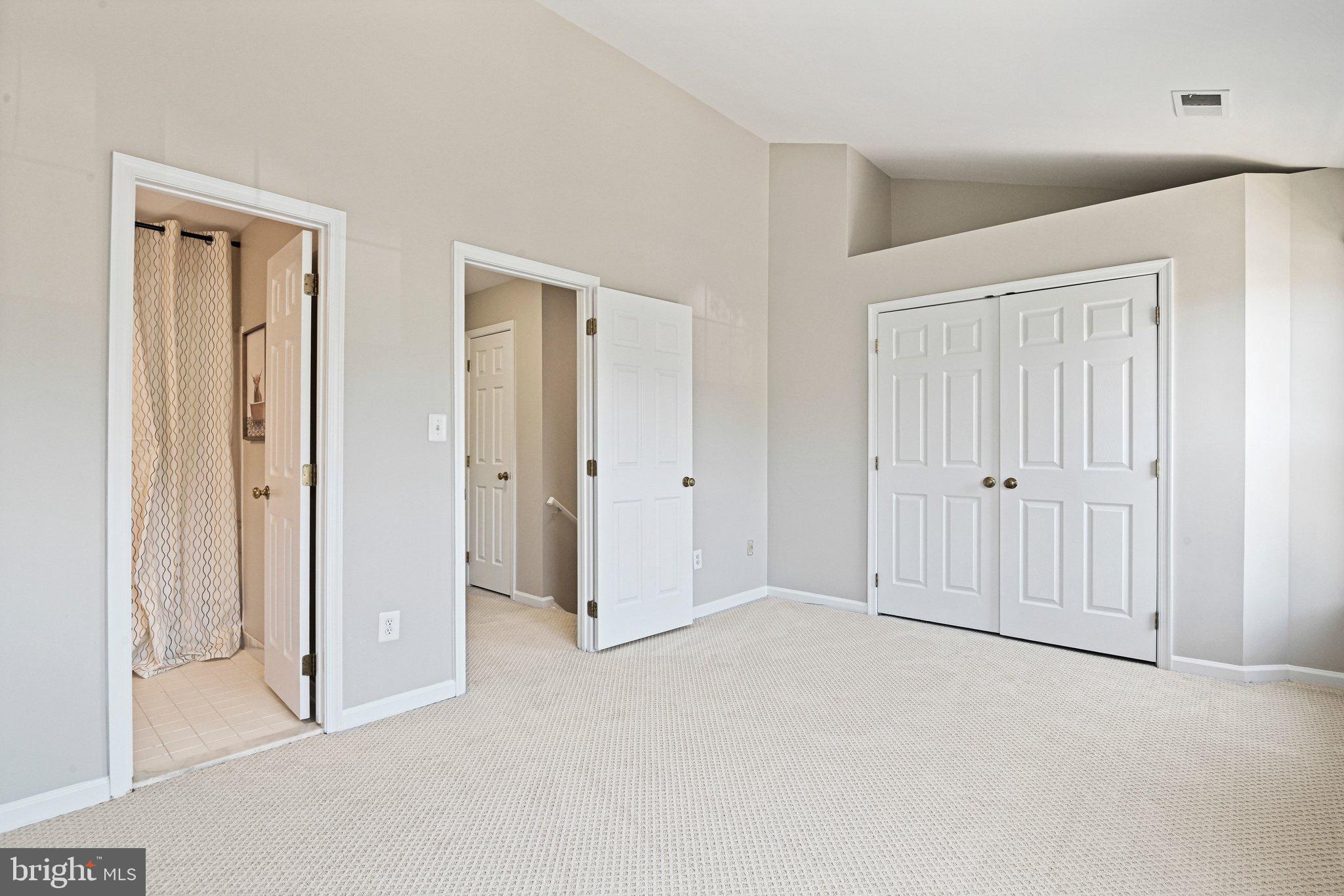 11482 Heritage Commons Way Reston, VA 20194 - Photo 19 of 31 Bedroom suite