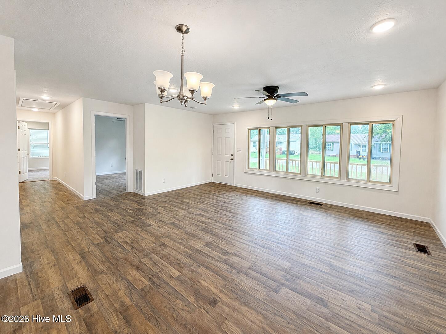 2010 Virginia Avenue Augusta, GA 30906 - Photo 13 of 37 20_modern_spacious_living_room_with_natu