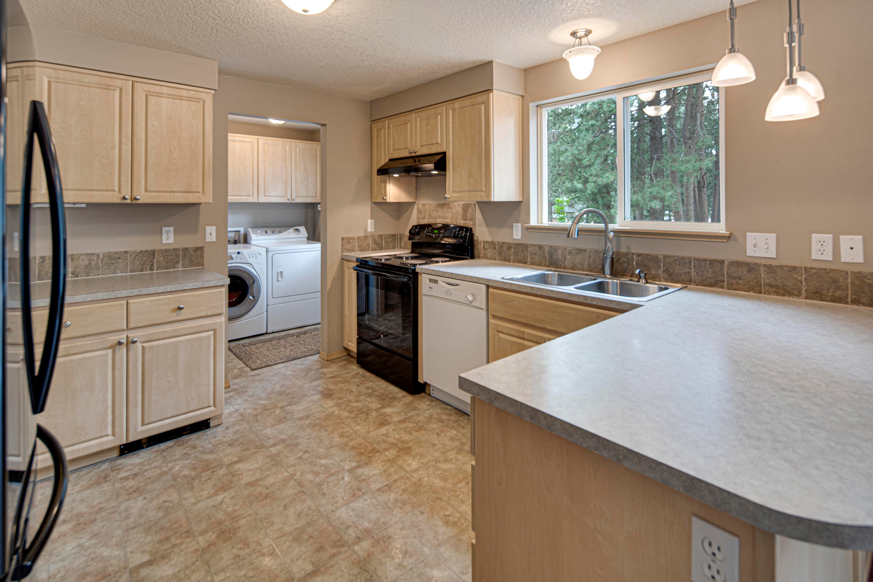 18902 Choctaw Road Bend, OR 97702 - Photo 12 of 38 Kitchen