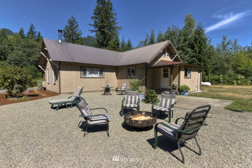 7688 Kendall Road Maple Falls, WA 98266 - Photo 1 of 25 Gallery Image 1