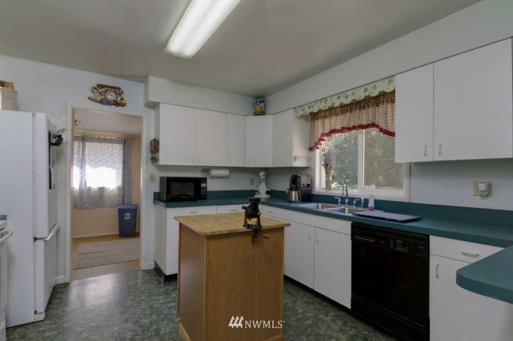 7688 Kendall Road Maple Falls, WA 98266 - Photo 7 of 25 Gallery Image 7