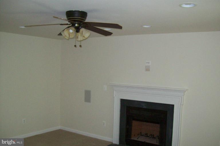 5639 Shady Side Road Churchton, MD 20733 - Photo 1 of 10 Living Room