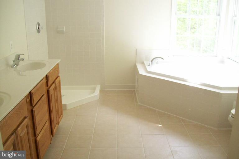 5639 Shady Side Road Churchton, MD 20733 - Photo 7 of 10 Bath
