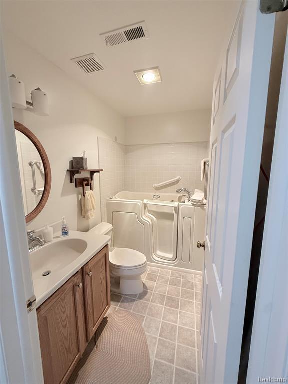 19710 West 13 Mile Road, Unit 201 Franklin, MI 48025 - Photo 13 of 34