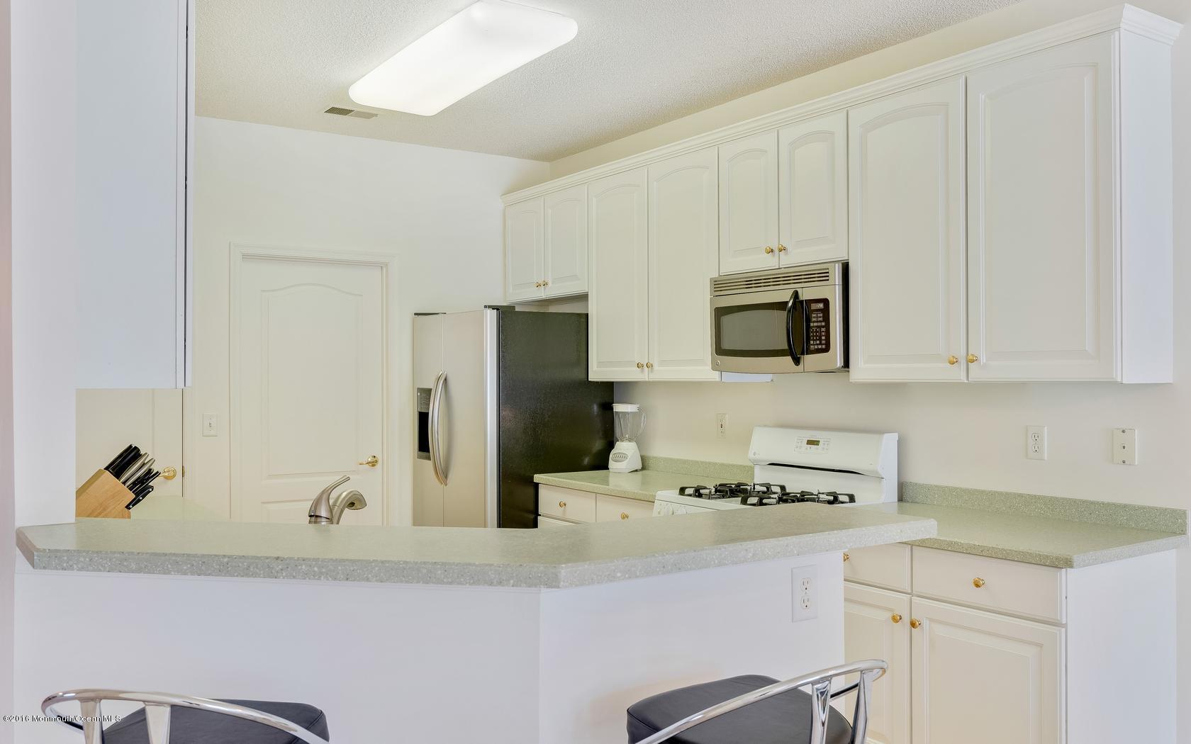 33 Silverside Road Lakewood, NJ 08701 - Photo 14 of 31 17-photo-web-1680x1050-113637