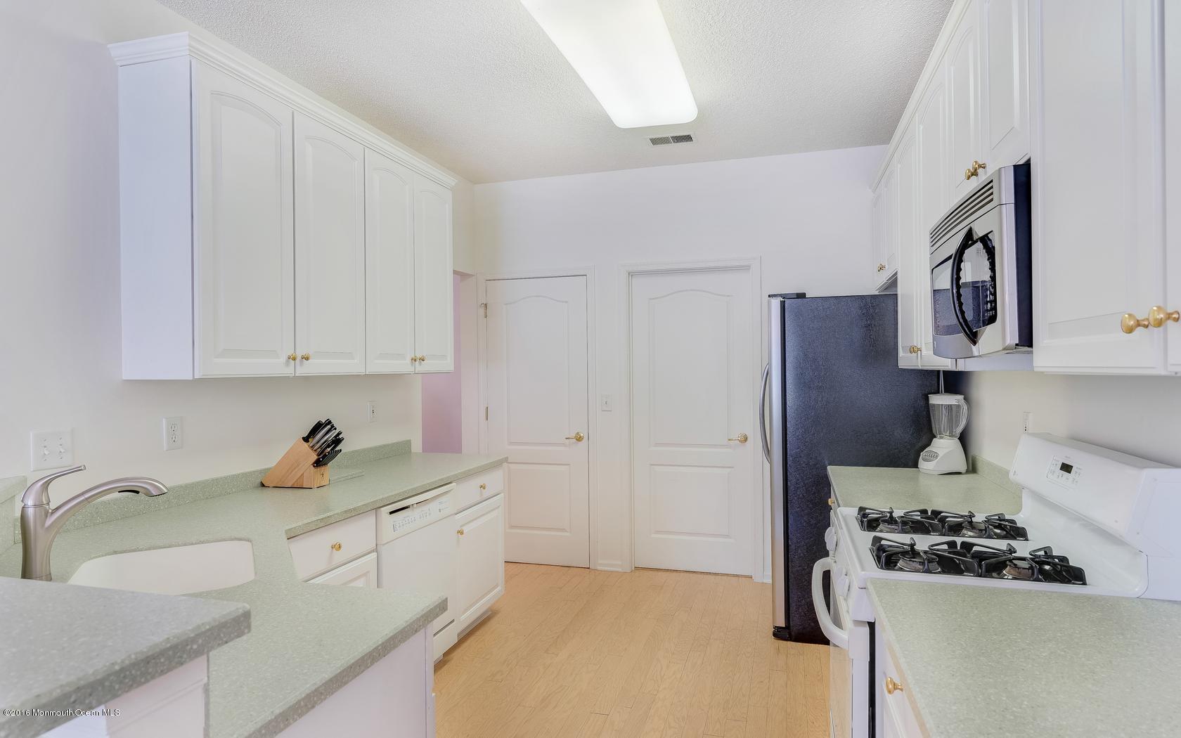 33 Silverside Road Lakewood, NJ 08701 - Photo 16 of 31 19-photo-web-1680x1050-137855