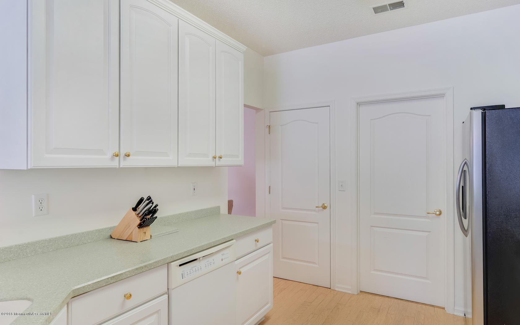 33 Silverside Road Lakewood, NJ 08701 - Photo 17 of 31 20-photo-web-1680x1050-103699