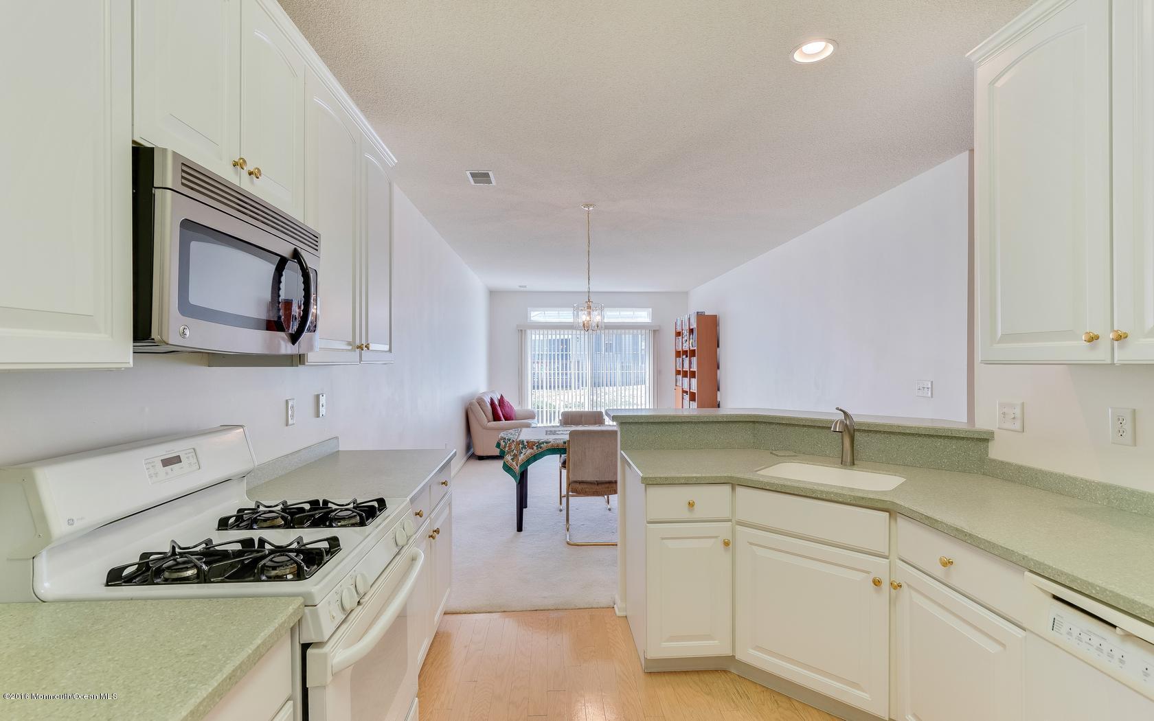 33 Silverside Road Lakewood, NJ 08701 - Photo 19 of 31 23-photo-web-1680x1050-150472