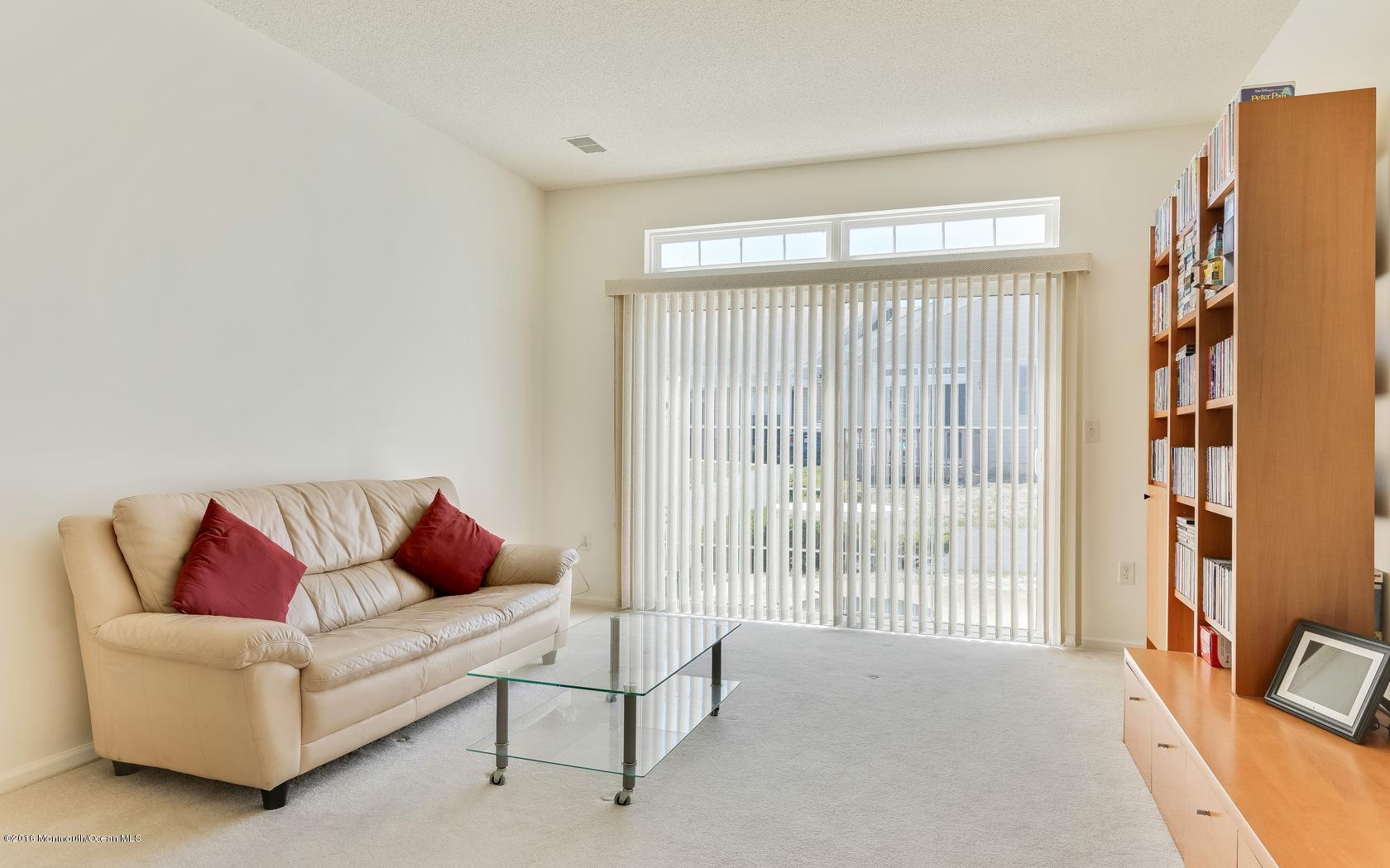 33 Silverside Road Lakewood, NJ 08701 - Photo 2 of 31 27-photo-web-1680x1050-169959