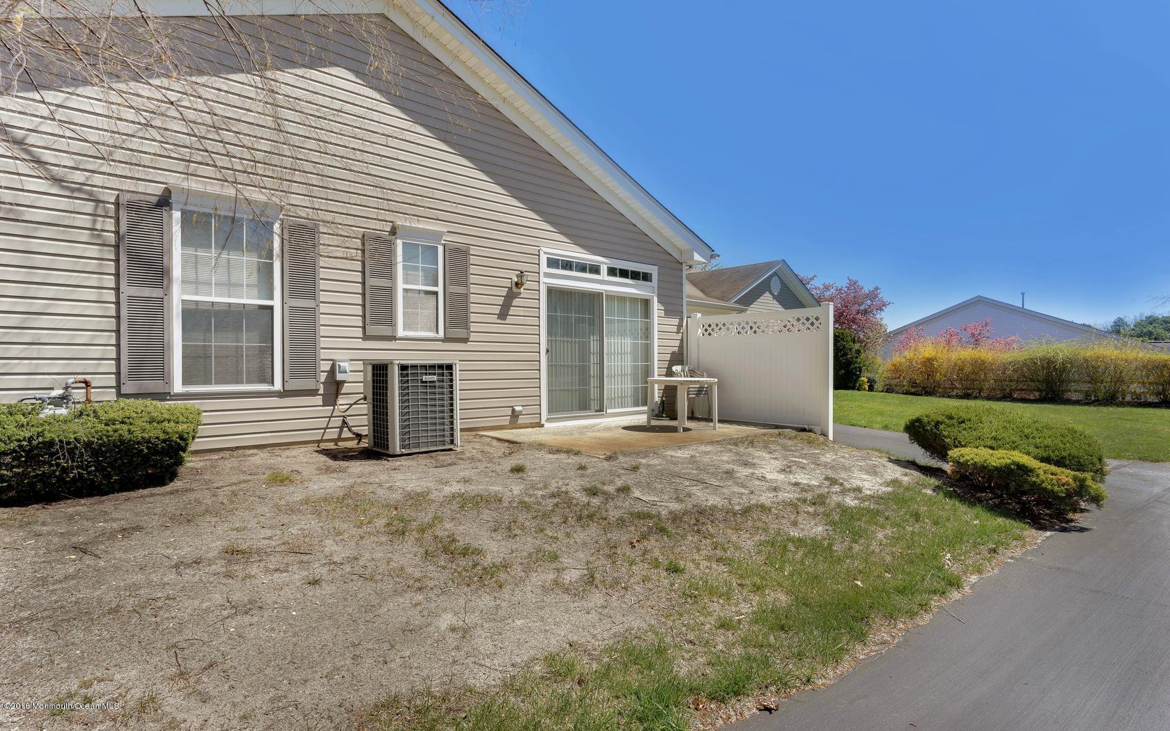 33 Silverside Road Lakewood, NJ 08701 - Photo 26 of 31 31-photo-web-1680x1050-364594