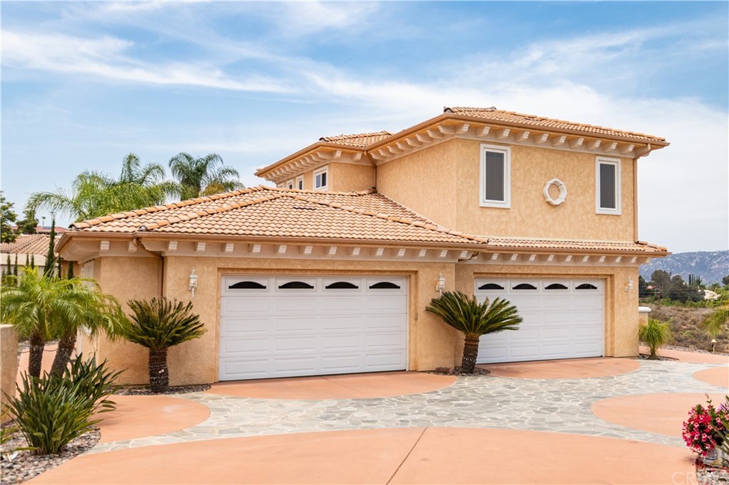 2834 Paseo Del Bianco Escondido, CA 92025 - Photo 3 of 42