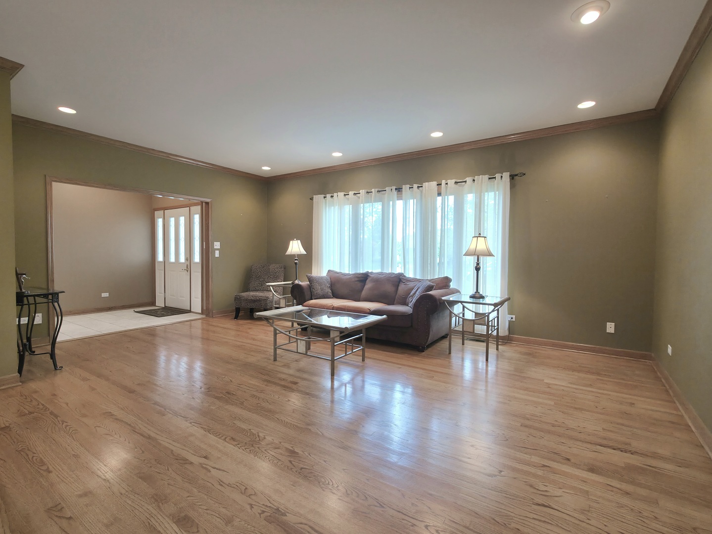 10160 Lancaster Drive Mokena, IL 60448 - Photo 13 of 41 a living room with furniture and a wooden floor