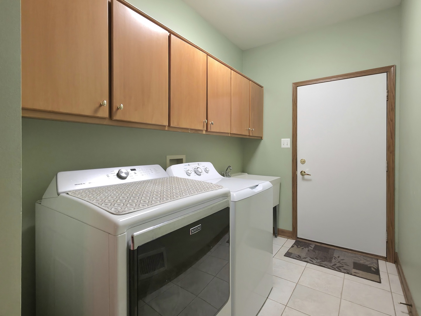 10160 Lancaster Drive Mokena, IL 60448 - Photo 32 of 41 a utility room with washer and dryer