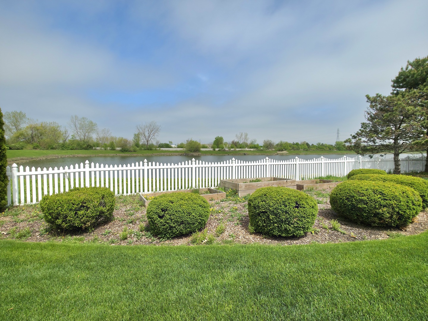 10160 Lancaster Drive Mokena, IL 60448 - Photo 36 of 41 a view of a garden and lake