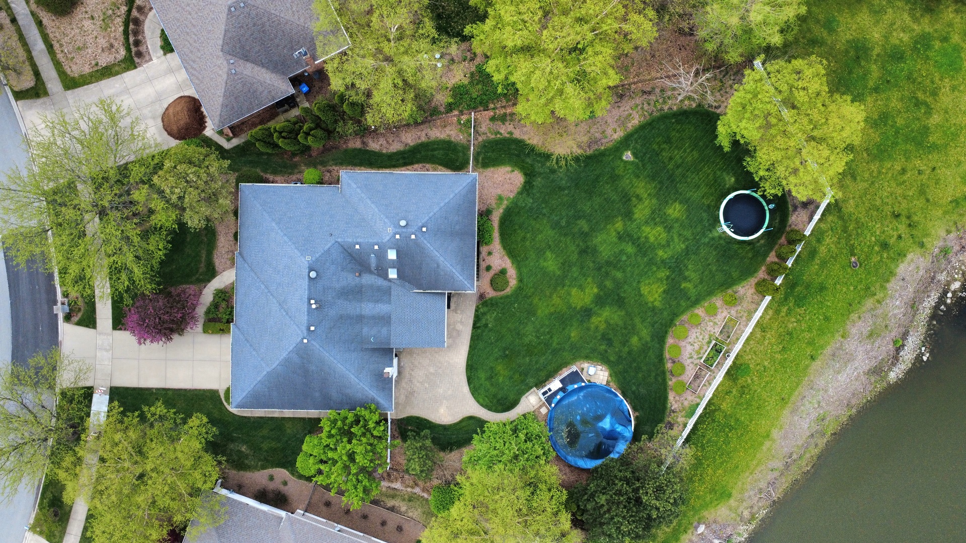 10160 Lancaster Drive Mokena, IL 60448 - Photo 38 of 41 an aerial view of a house with garden space and street view