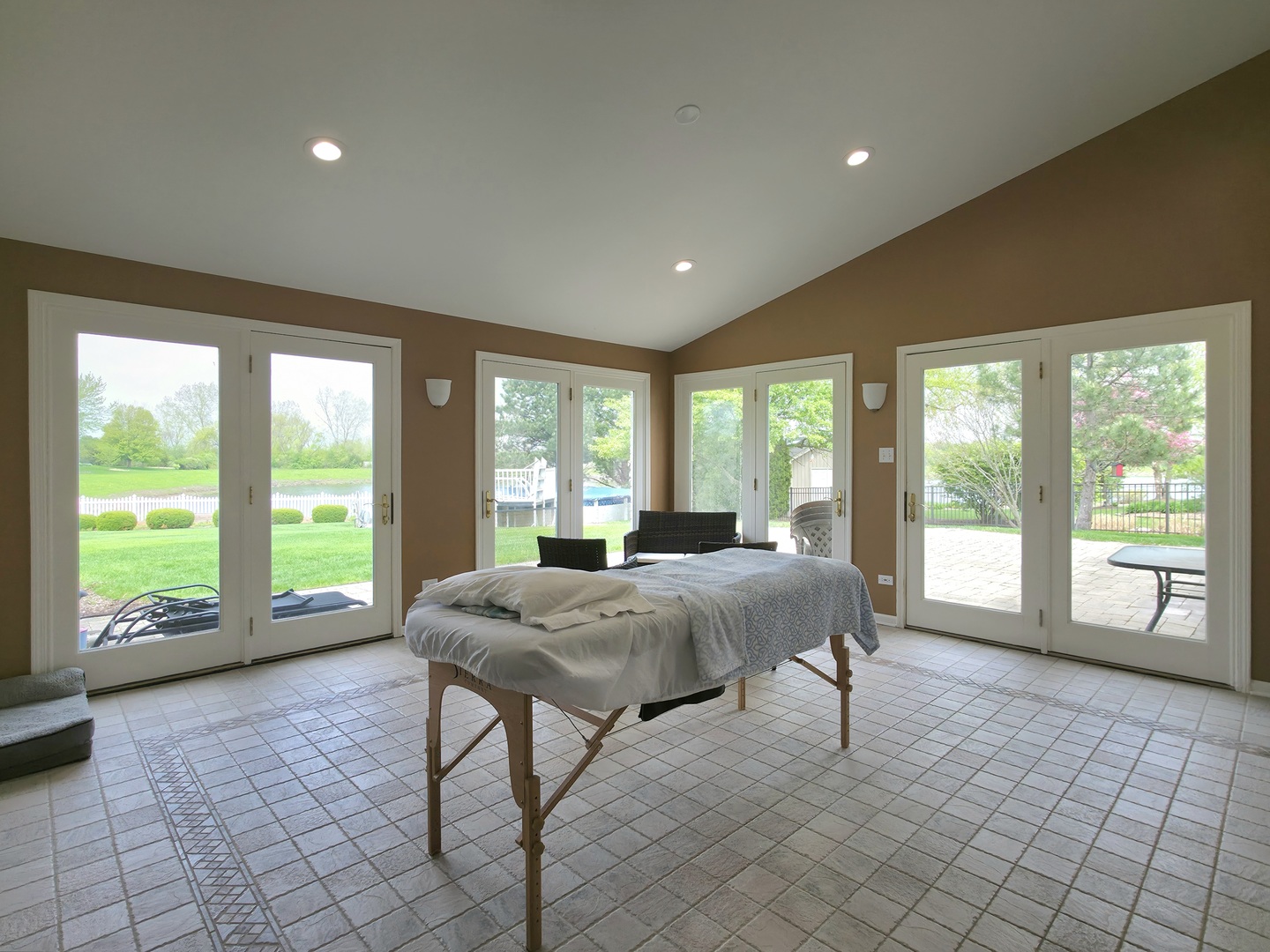 10160 Lancaster Drive Mokena, IL 60448 - Photo 9 of 41 a living room with a large window