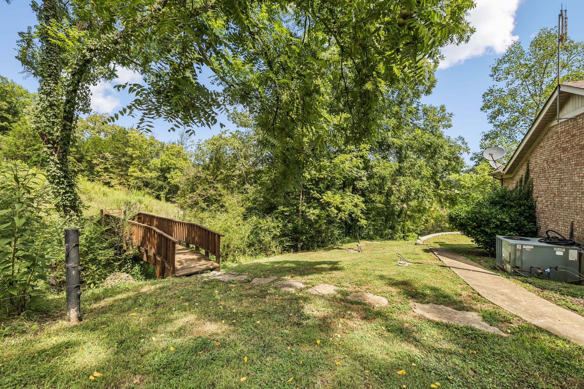 4951 Weakley Creek Road Lawrenceburg, TN 38464 - Photo 40 of 75 a backyard of a house with table and chairs