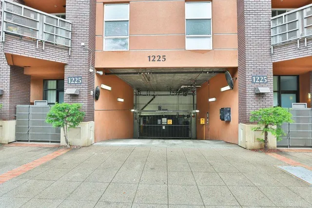 $2,500 | 1225 Island Avenue, San Diego, CA 92101