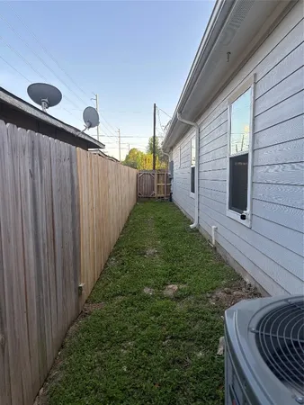 $1,345 | 339 Owens Street, Unit A, Houston, TX 77029