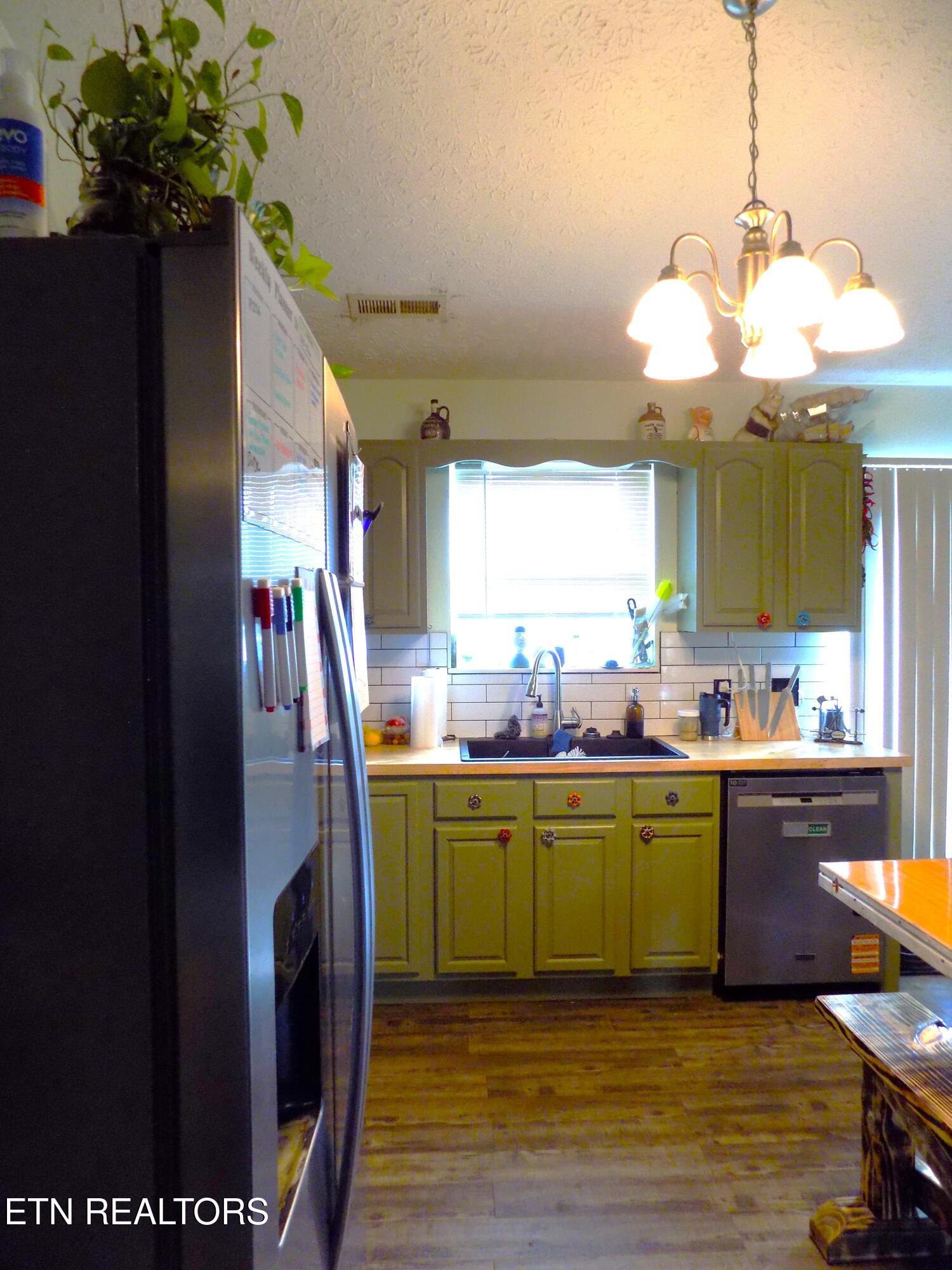 1007 Highland Meadows Road Jefferson City, TN 37760 - Photo 8 of 35 Kitchen