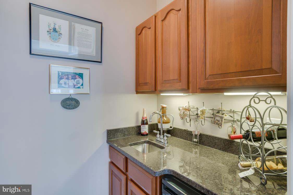 5 Ruffian Drive Stafford, VA 22556 - Photo 23 of 57 Custom wet bar right off of Living Room.