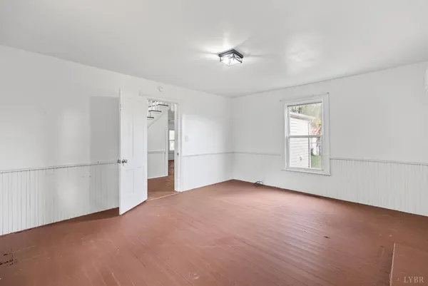 an empty room with windows and closet