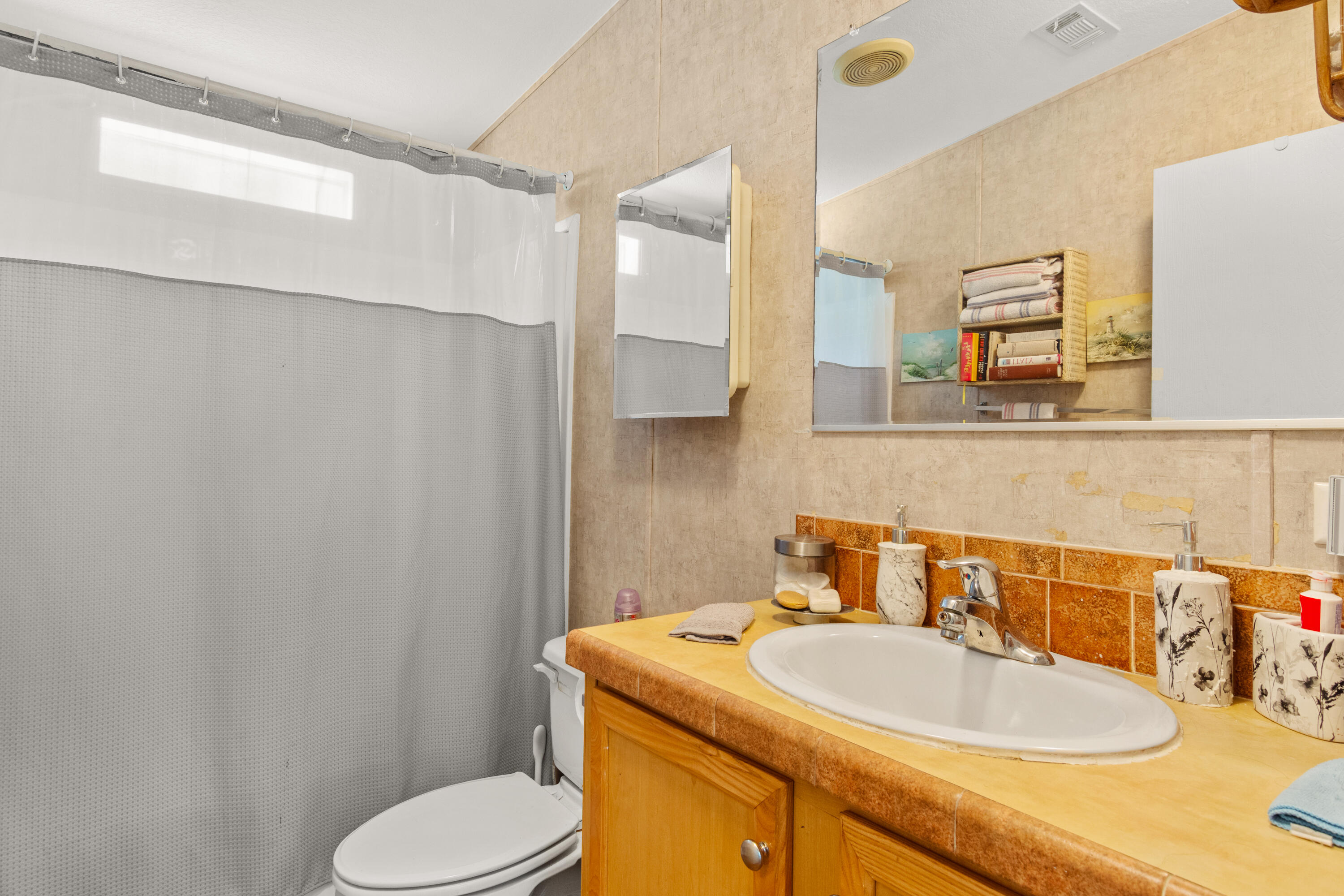 18 Nuevo Leon Road Port St. Lucie, FL 34952 - Photo 19 of 36 a bathroom with a sink toilet and vanity
