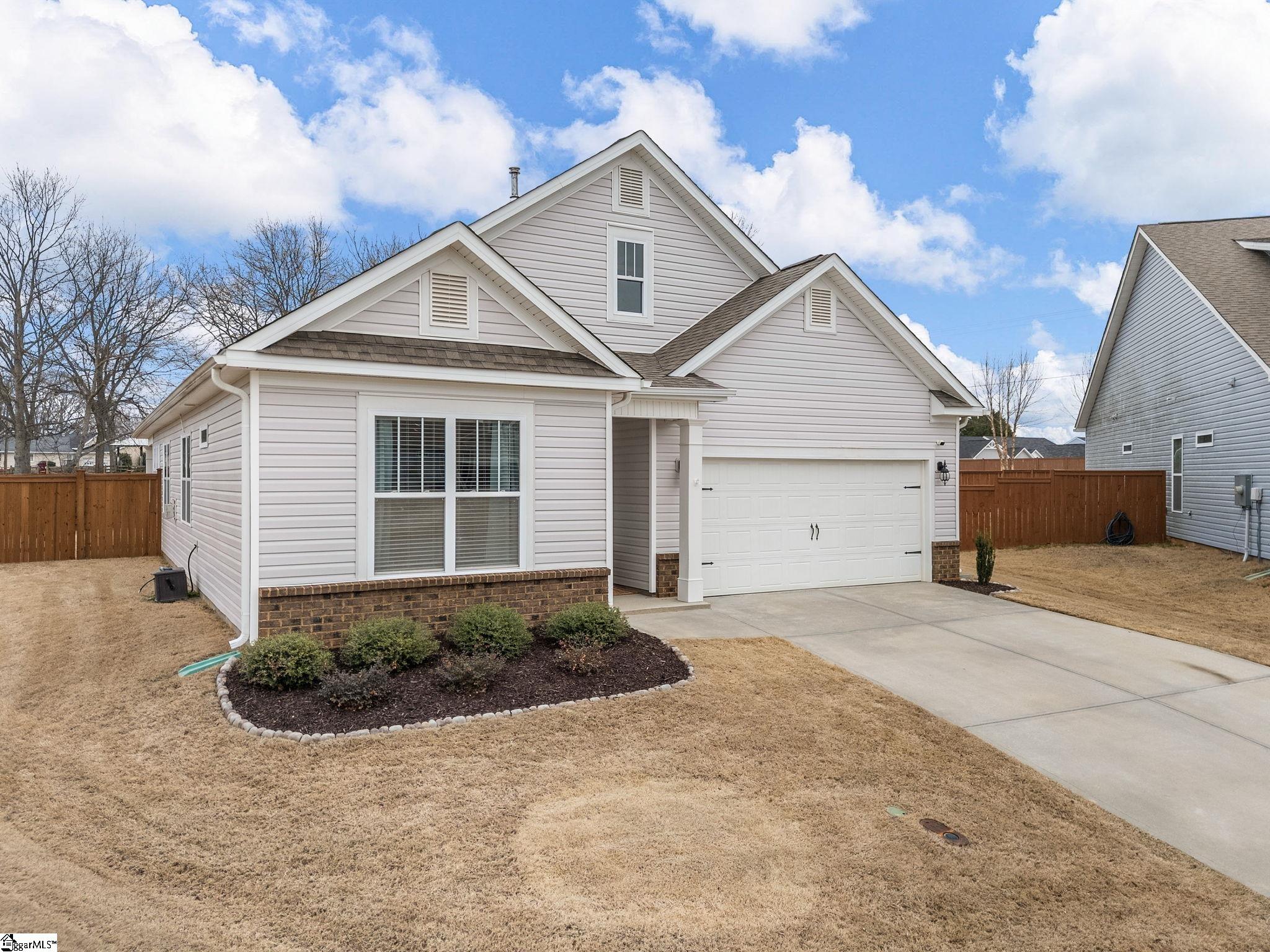 421 Linfield Court Duncan, SC 29334 - Photo 2 of 38