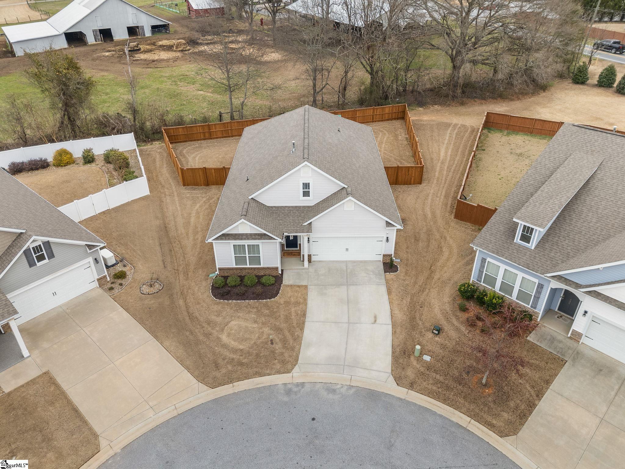 421 Linfield Court Duncan, SC 29334 - Photo 3 of 38