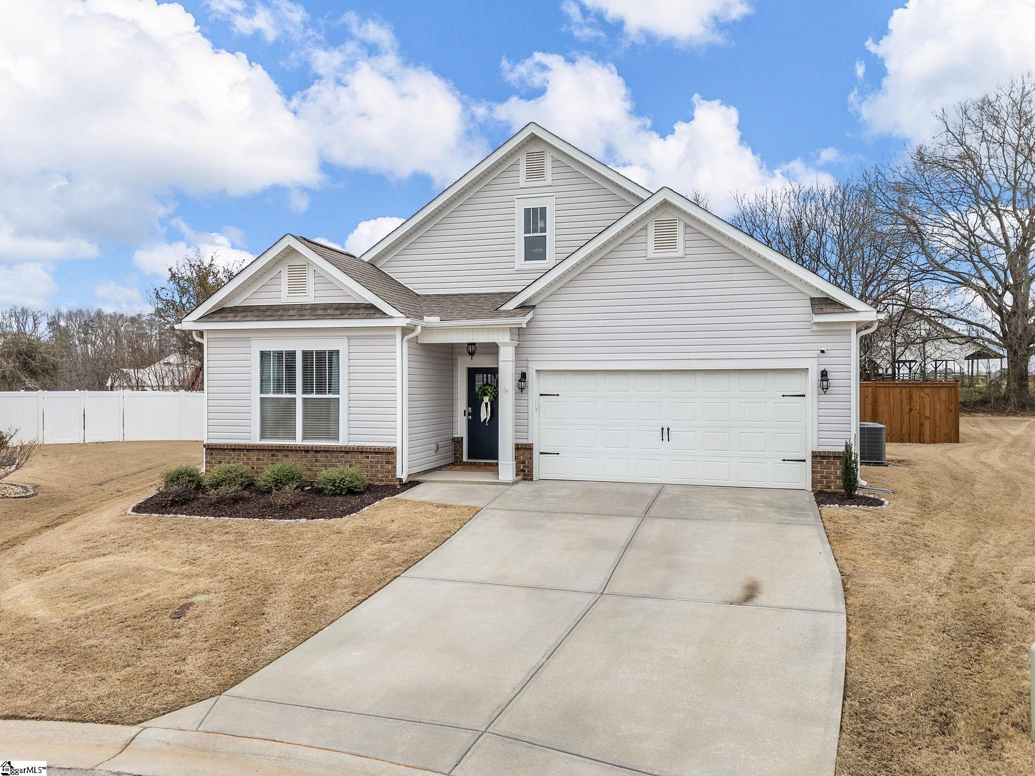 421 Linfield Court Duncan, SC 29334 - Photo 4 of 38